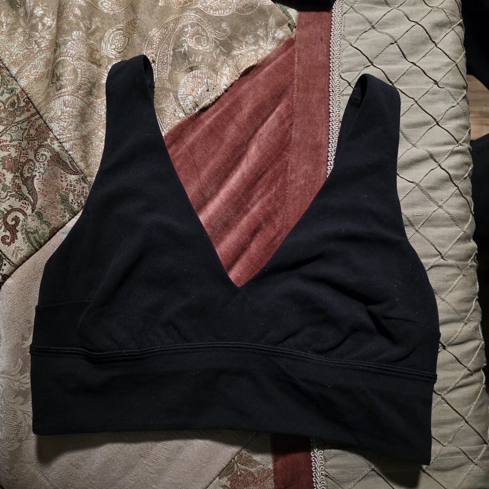 Lululemon Athletica Deep Black V-Neck Bra - Picture 3 of 7